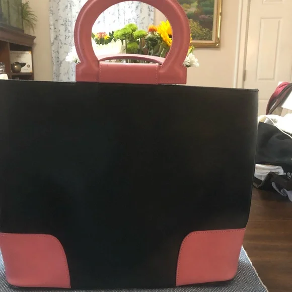 Cleo & Patel | Bags | Cleo Patel Black And Pink Retro  display picture 2